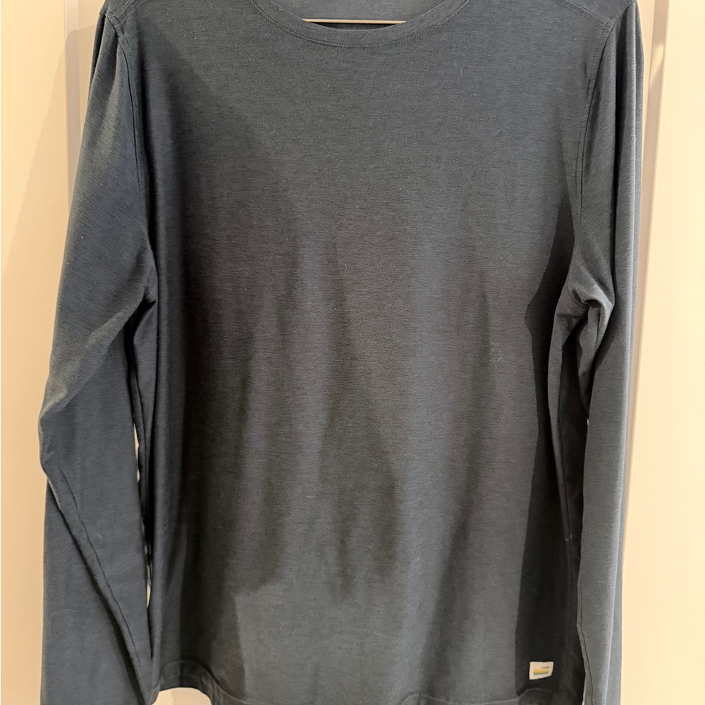 Men’s Vuori Long Sleeve Crewneck Tee in Slate Blue